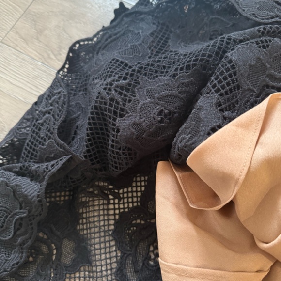 Self-Portrait Black and Cream Flutter Sleeve Cocktail Dress - Picture 7 of 9